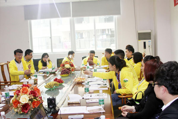 钱柜QG777创始人龙平芳女士同阿里巴巴上海浦东VIP客户进行分享互动