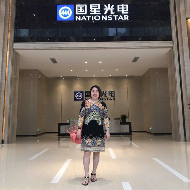 深圳LED显示屏厂家钱柜QG777创始人龙平芳女士