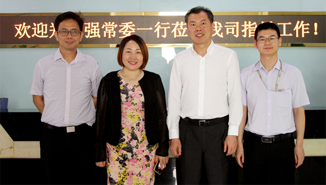 宝安区领导莅临钱柜QG777参观考察