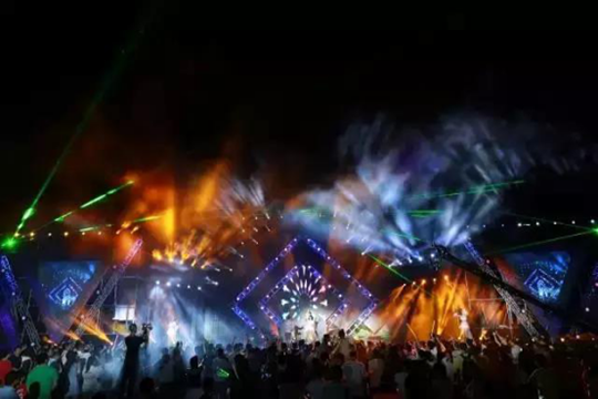 海上田园音乐嘉年华 钱柜QG777LED显示屏塑光影展魅力