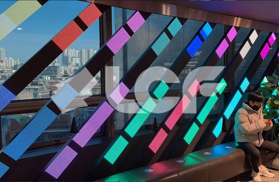 韩国首尔创意LED条形屏项目.jpg 韩国首尔创意LED条形屏项目.jpg