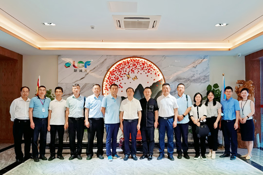 安顺市文化考察团莅临钱柜QG777参观调研 