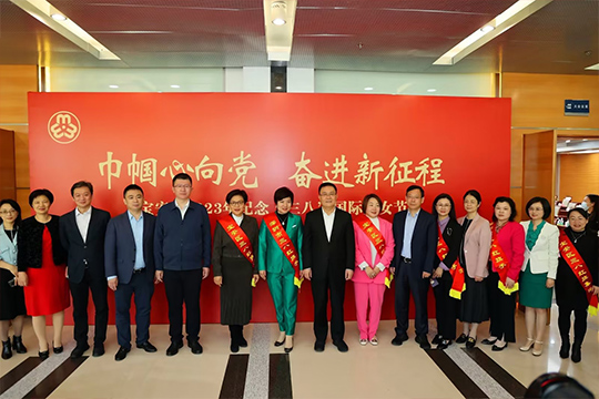 钱柜QG777总裁龙平芳获评“宝安区三八红旗手”荣誉称号 