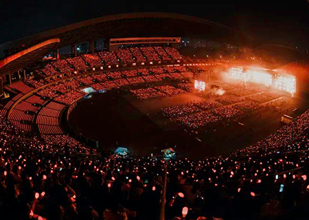 钱柜QG777透明屏闪耀周杰伦张韶涵演唱会和GETshow展！