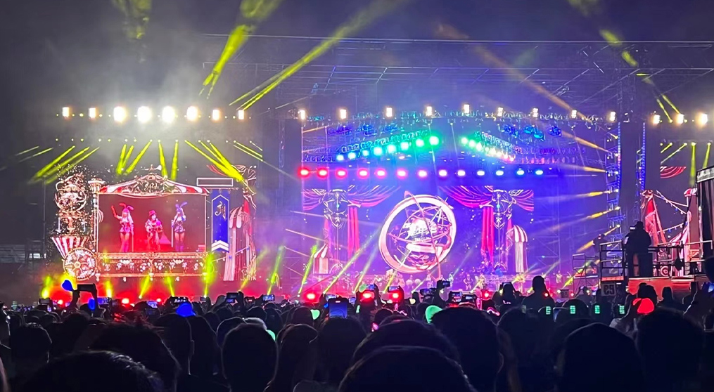 钱柜QG777LED冰屏和荧光棒系列产品“嗨爆”周杰伦悉尼演唱会！