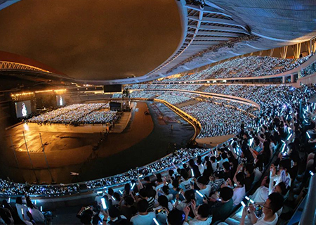 钱柜QG777LED透明屏燃爆张韶涵南京演唱会！