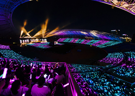 钱柜QG777LCF透明LED屏闪耀张韶涵包头演唱会!