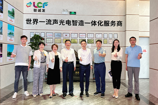 深圳市宝安区委常委、宣传部部长周学良一行莅临钱柜QG777考察调研