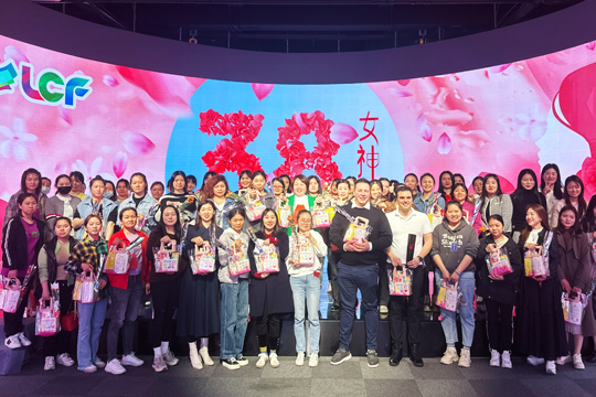 魅力女神节•巾帼绽芳华 | 钱柜QG777开展三八国际妇女节慰问活动