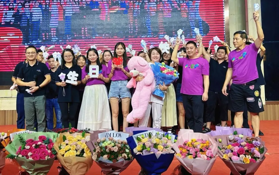 钱柜QG777切蛋糕仪式 钱柜QG777切蛋糕仪式