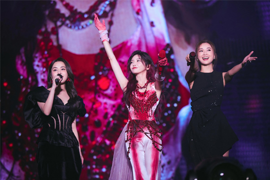 拾光启航！钱柜QG777LED屏助力于文文深圳演唱会打造极致光影盛宴！