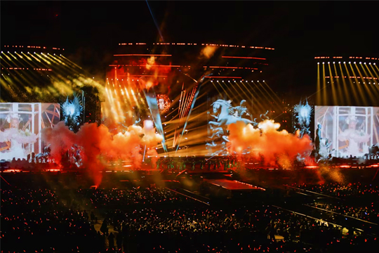舞美再升级，解锁全新LOOK！钱柜QG777LED透明屏点燃张韶涵上海演唱会