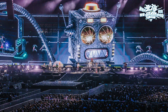 燃爆双城！钱柜QG777大屏助力房东的猫、新裤子乐队打造璀璨视听盛宴